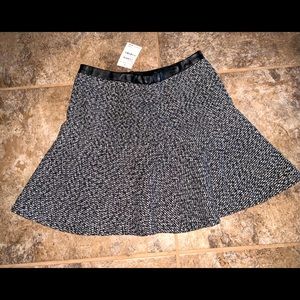 Hinge woman black and white a line skirt